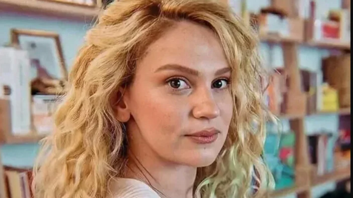 farah-zeynep-abdullaha-venedik-film-festivalinden-odul_00bf6732
