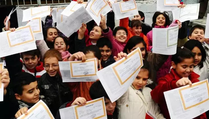 Geleceğin Yıldızları Parlıyor: 20 Milyon Öğrenci Karne Sevincini Yaşadı!