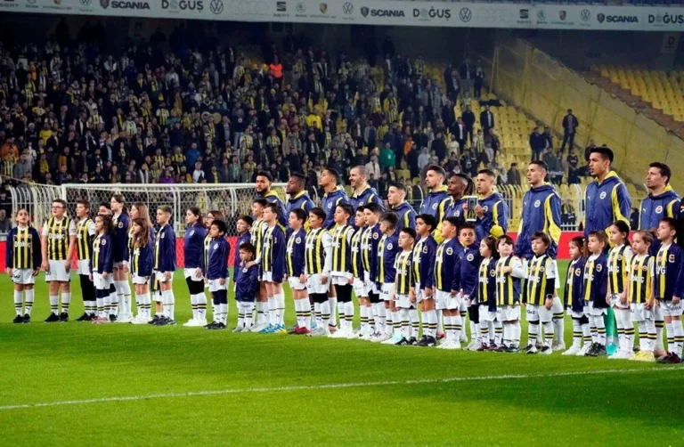 Fenerbahçe: Ziraat Türkiye Kupası'nda Göz Kamaştıran Performans Fenerbahçe, Adanaspor'u farklı yendi: Türkiye Kupası'nda son 16'ya kaldı