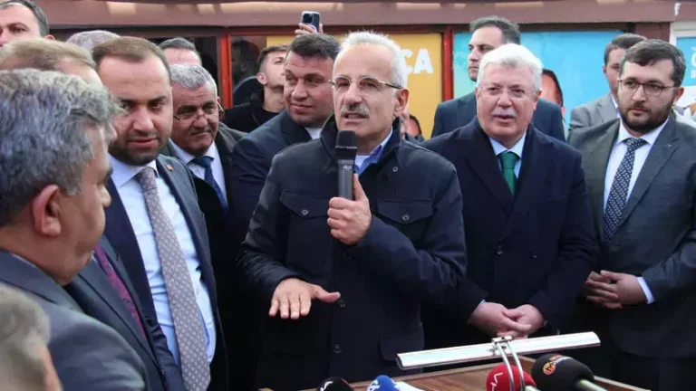 Bakan Uraloğlu Ülkemizin Her Tarafını Bölünmüş Yollarla Ördük