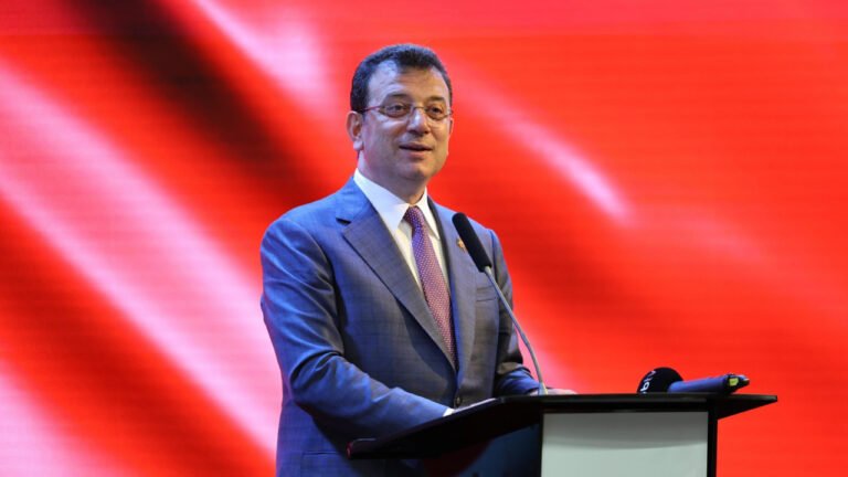İmamoğlu'ndan Geleceğe Yatırım 3 Bin Üniversiteli Kıza Eğitim Bursu Desteği