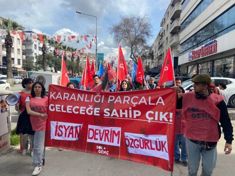 SOL Parti, 'Şeriata Teslim Olmayacağız' Sloganıyla Sokağa Çıktı
