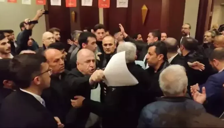 Zafer Partisi Aday Tanıtım Toplantısında Kargaşa Ümit Özdağ Kavgayı Durdurdu!
